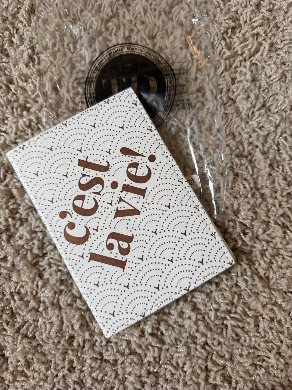 C'est la vie! White & Brown Women's Card Holder
